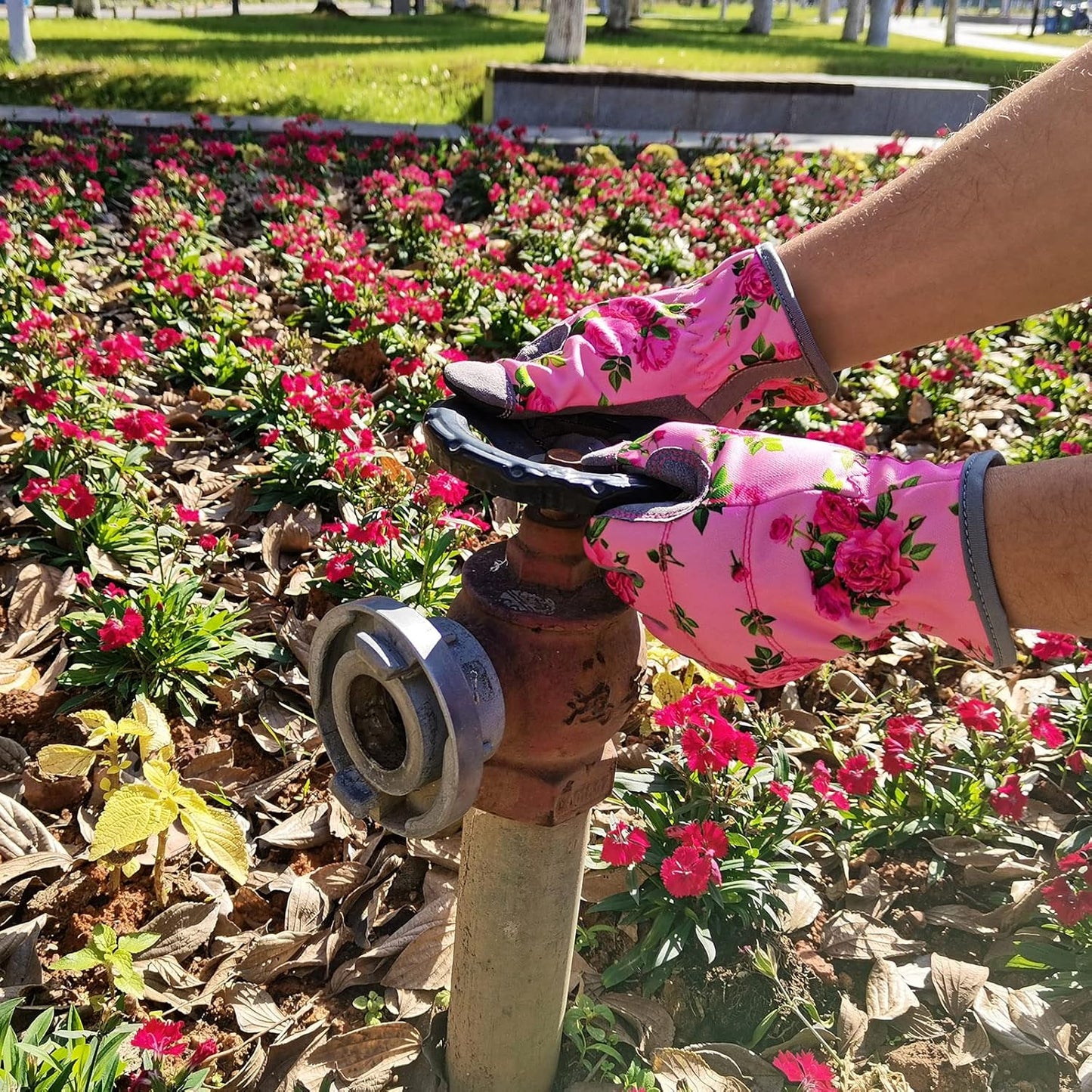 Women’s Rose Floral Gardening Gloves – Touchscreen Fingertips, Breathable Fabric, Non-Slip Palm, One Size Fits Most (Pink Print)